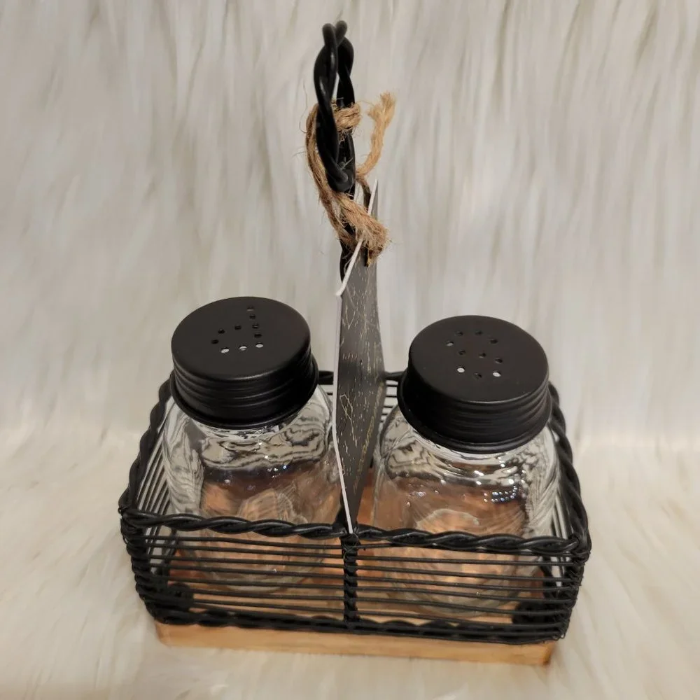 Salt & Pepper Shaker Set